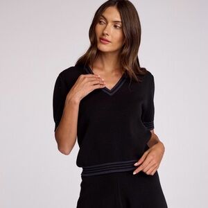 NWT SIZE M Sundays Black V-Neck Women's Sweater